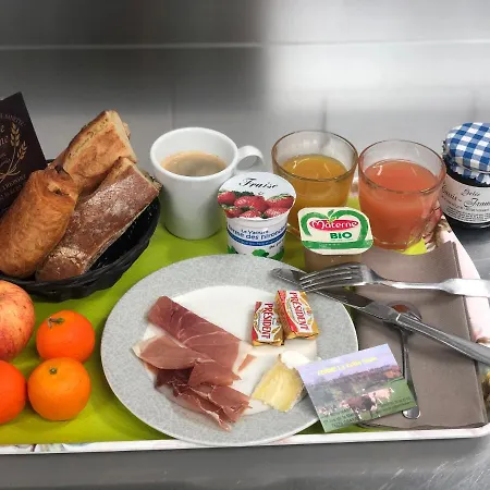 The Originals City, La Cour Carree, Eu