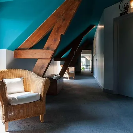 The Originals City, La Cour Carree, Eu