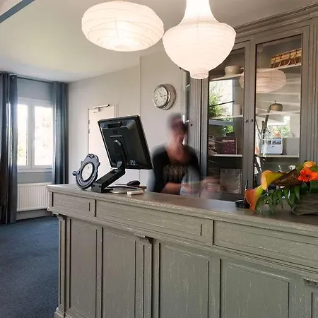 Hotel The Originals City, La Cour Carree, Eu