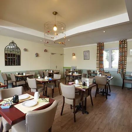 Hotel The Originals City, La Cour Carree, Eu