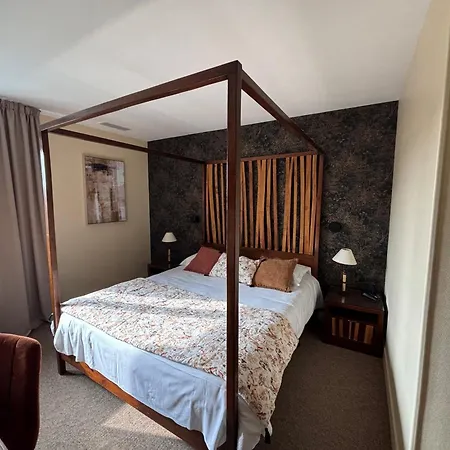 Hotel The Originals City, La Cour Carrée, Eu