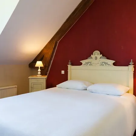 The Originals City, La Cour Carree, Eu