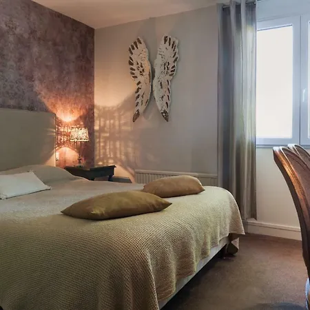 The Originals City, La Cour Carree, Eu