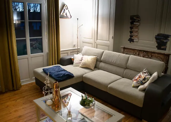 The Originals City, La Cour Carrée, Eu