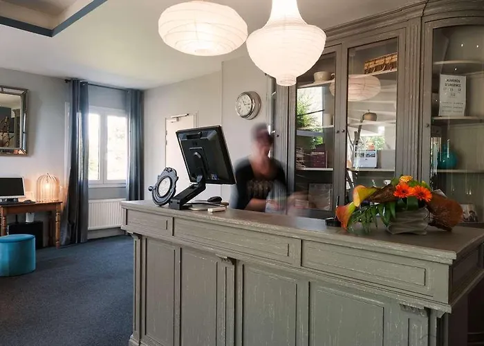 Hotel The Originals City, La Cour Carree, Eu