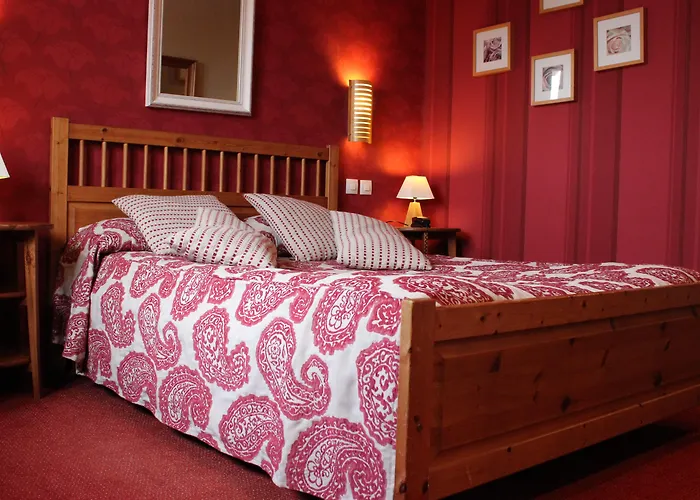 Hotel The Originals City, La Cour Carrée, Eu Eu (Seine-Maritime)