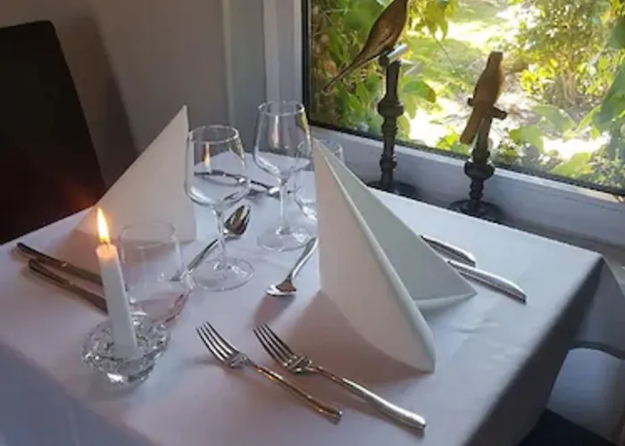 Hotel The Originals City, La Cour Carrée, Eu