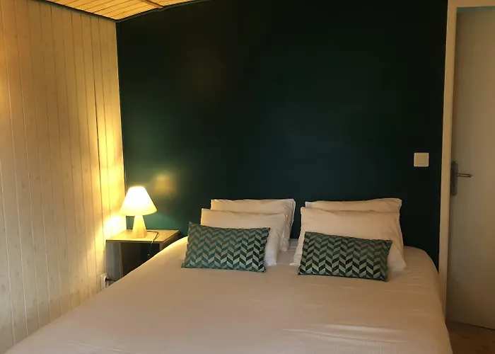 Hotel The Originals City, La Cour Carree, Eu