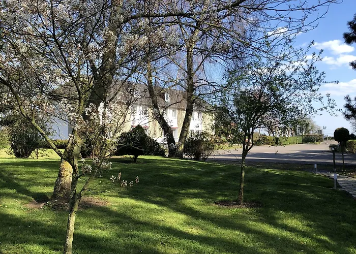 Hotel The Originals City, La Cour Carrée, Eu Eu (Seine-Maritime)