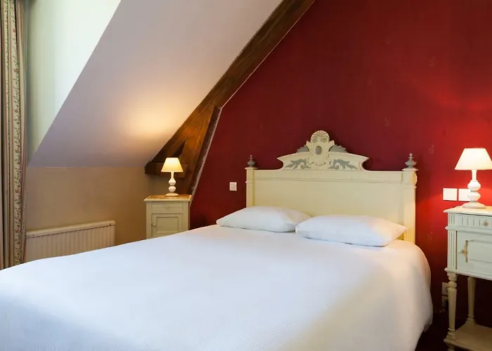 The Originals City, La Cour Carrée, Eu