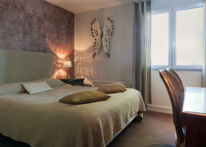 The Originals City, La Cour Carree, Eu