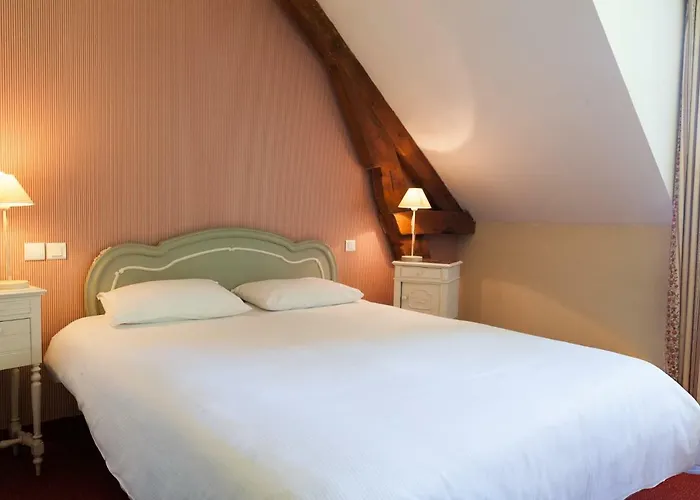 Hotel The Originals City, La Cour Carree, Eu Eu (Seine-Maritime)